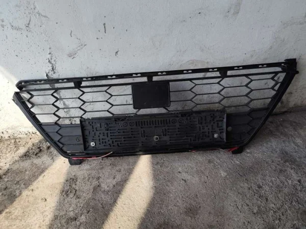 6F9853667E | Ön Tampon Alt Orta Izgarası VAG