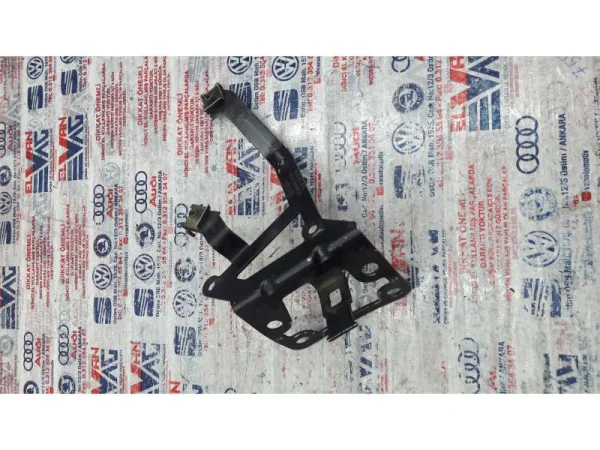7L0121079 | VW Touareg Ek Su Pompası Braketi VAG