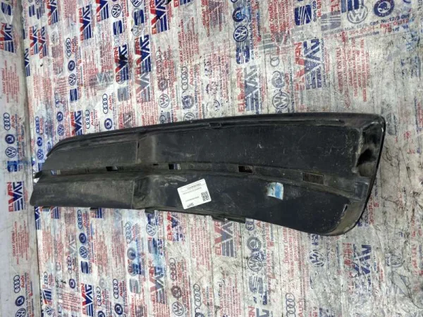 8P0807682H | Audi A3 Sağ Sis Far Kapağı VAG
