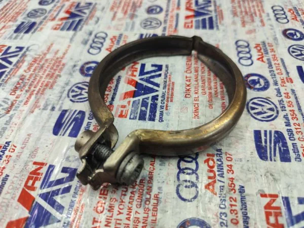 8W0253725C | Egzoz Boru Bağlantı Kelepçesi | Audi A4, A5 VAG