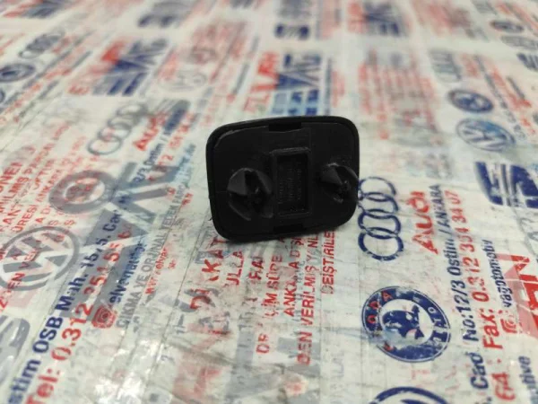 8W0857562A | Güneşlik Tutucu Klipsi | Audi A1, A3, A4, A5, Q3, Q5 VAG