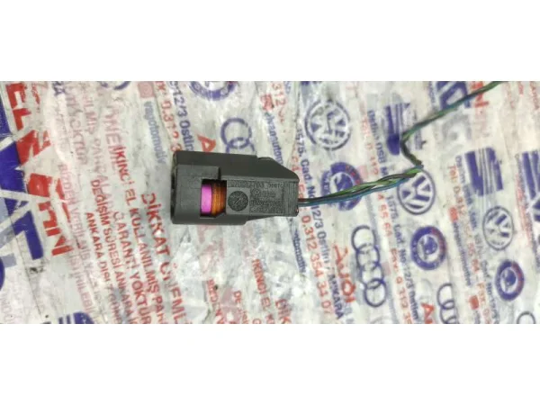 07D973703 | Soket Muhafazası | VW CC, Passat - Audi A4, A5 - Seat Alhambra, Leon VAG