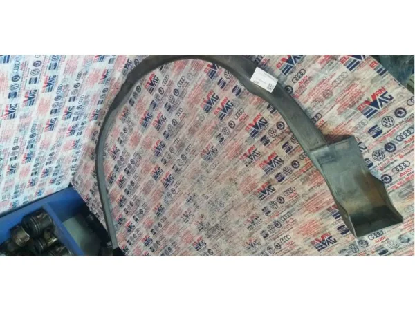 5N0854732A | VW Tiguan Sağ Ön Çamurluk Dodik Çıtası VAG