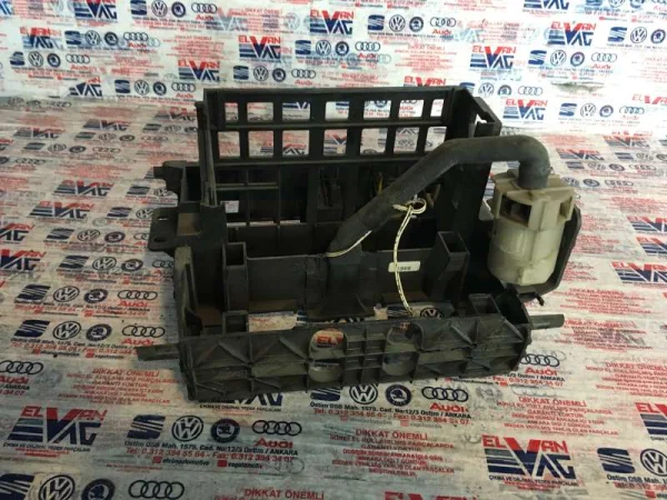 8D0857007F | Audi A4 Orta Konsol Çerçevesi VAG