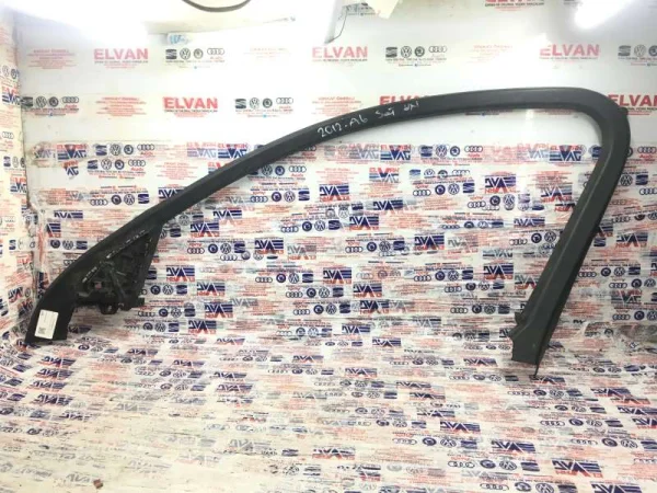4G0867610 | Audi A6 Sağ Ön Kapı Cam Çerçevesi VAG