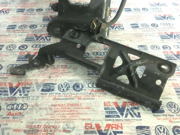 8D0611797F | Audi A4 Sol Fren Hortumu Bağlantı Braketi VAG