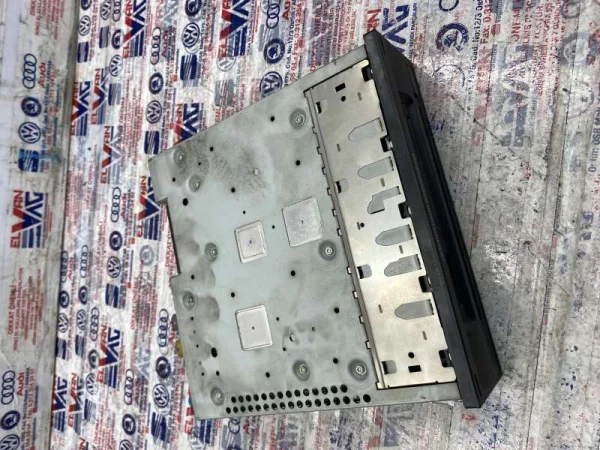 7P6035666B | VW Touareg Multimedya Ekranı VAG