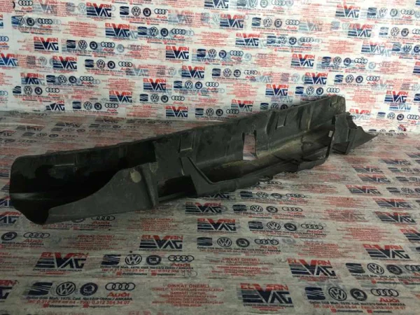8V3807217 | Audi A3 Ön Tampon Demiri Üst Kaplaması VAG