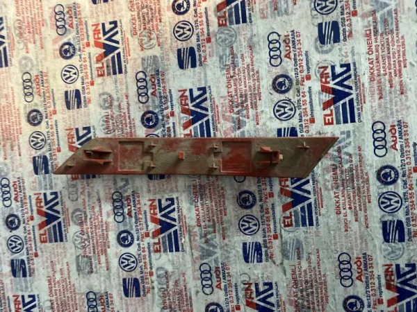 575945106 | Sağ Arka Tampon Reflektörü VAG
