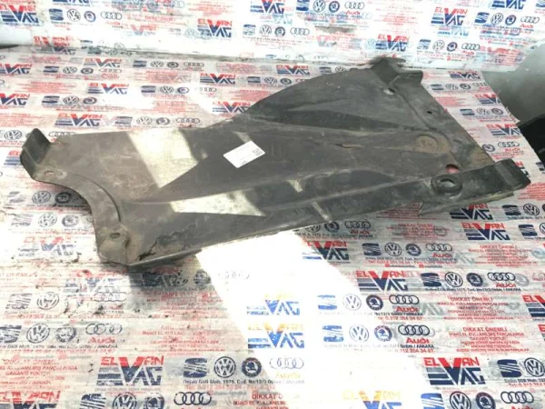8E0825216R | Audi A4 Sağ Arka Alt Muhafaza VAG