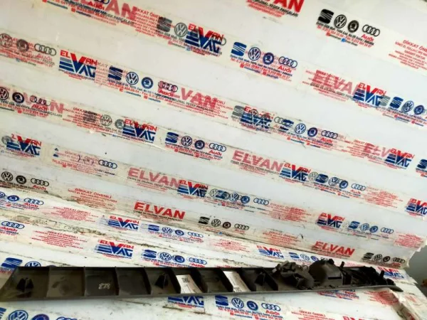 7L6853077D | İç Kapı Trim Çıtası VAG