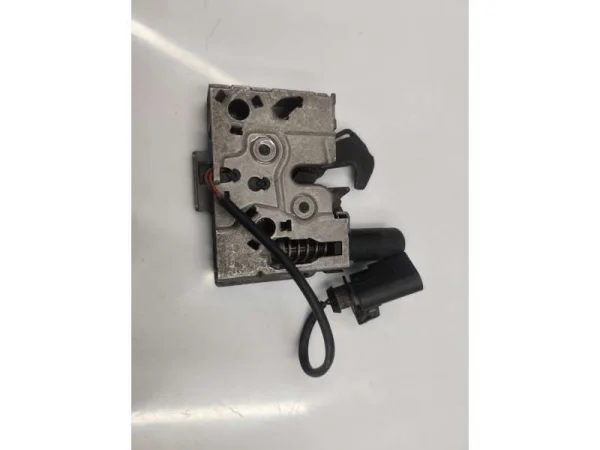 8D0973822 | Far Yıkama Pompası | VW Caddy, CC - Audi 100 Serisi, 80 Serisi - Seat Alhambra, Altea VAG