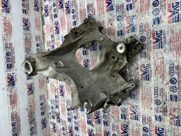 8W0399296E | Audi A4 Sağ Şanzıman Braketi VAG