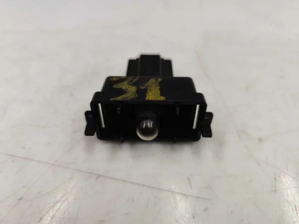 6K9943111 | Arka Plaka Lambası Duyusu | VW Caddy - Seat Inca VAG