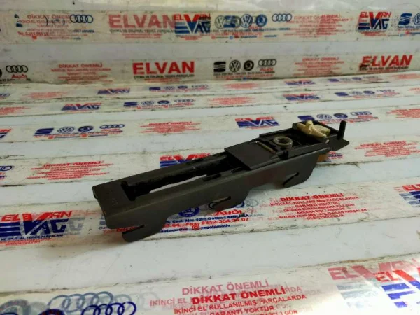 7H5857819 | VW Transporter Emniyet Kemeri Yükseklik Ayar Mekanizması VAG