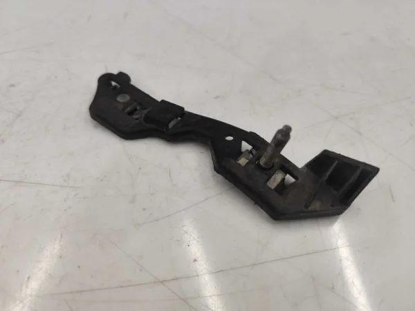 4H0807131 | Audi A8 Sol Tampon Bağlantı Ayağı VAG