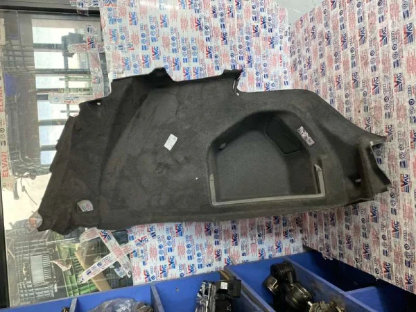 3C8867428H | VW Passat Sağ Bagaj Döşemesi VAG