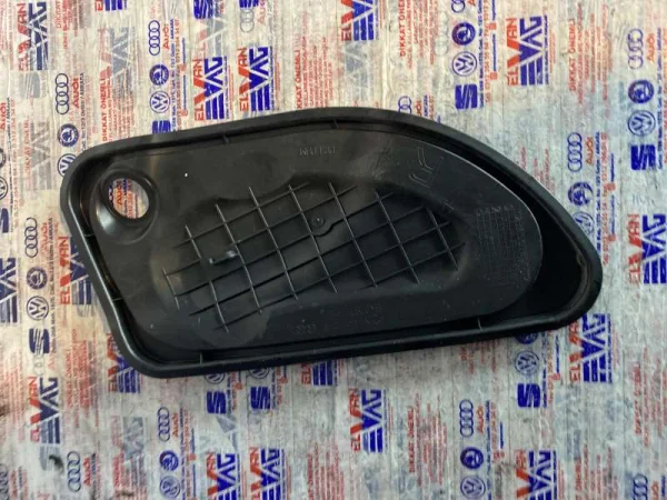 8K0837916C | Audi A4 Ön Sağ Kapı Kilit Kapağı VAG
