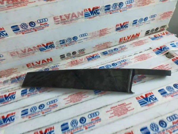 8X4837902E | Audi A1 Sağ Dış B Sütun Kaplaması VAG