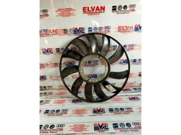 058121301D | VW Passat Radyatör Fanı VAG