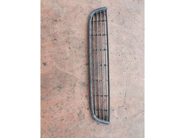 5K0853677A | VW Golf Ön Tampon Orta Izgarası VAG