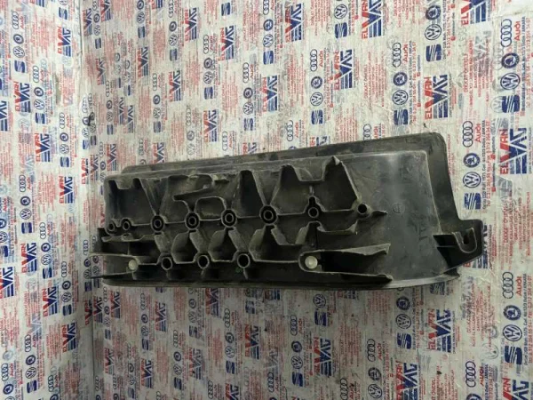 7H5863736H | VW Transporter Basamak Kaplaması VAG
