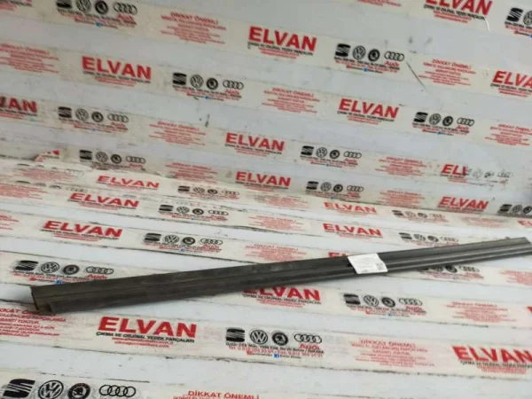 5E0837479 | Skoda Octavia Sağ Ön Kapı İç Sıyırıcı Fitili VAG