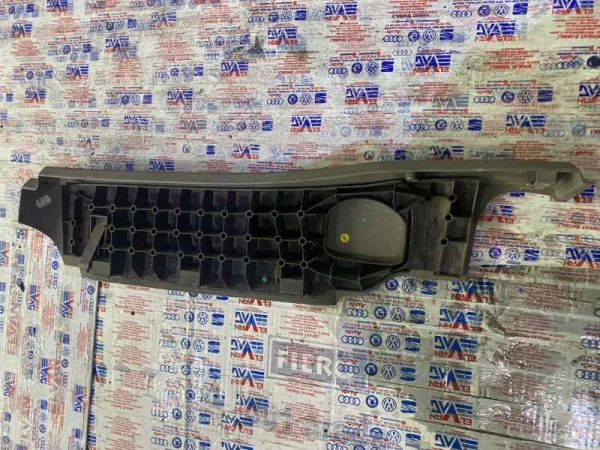 2K0868230C | VW Caddy Arka Sağ Bagaj Kaplaması VAG