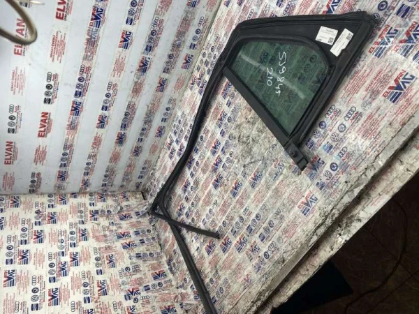 5J9845210 | Skoda Fabia Arka Sağ Kelebek Camı VAG