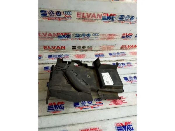 7L0937555A | VW Touareg Sigorta Kutusu Kapağı VAG