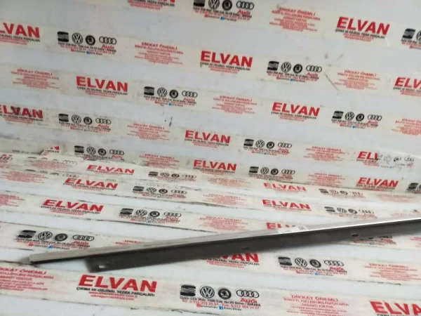 8E0853284A | Sağ Dış Kapı Cam Fitili VAG