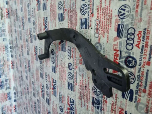 028145544E | Direksiyon Pompası Braketi | VW Caddy, Golf, Jetta - Seat Alhambra, Cordoba, Ibiza VAG