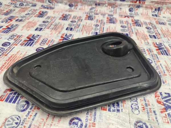 8V4837916A | Sağ Ön Kapı Kilit Erişim Kapağı | Audi A3, RS 3 VAG