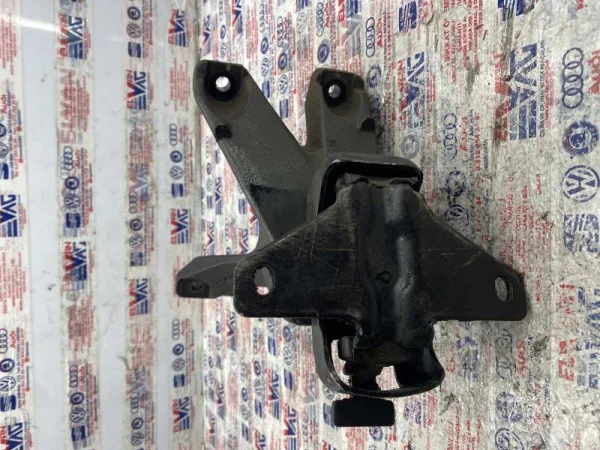 2H0199308 | VW Amarok Motor Takozu VAG