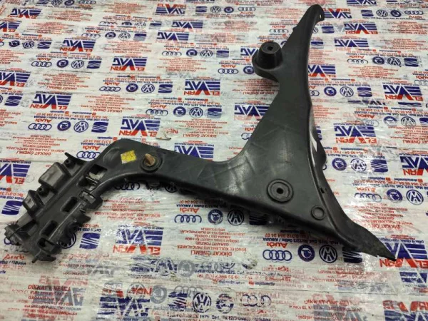 8P4807378B | Audi A3 Sağ Arka Tampon Braketi VAG