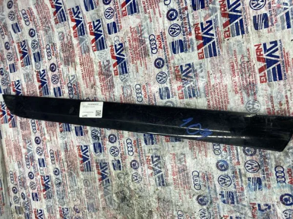 8P4853970F | Audi A3 Sağ Alt Kapı Çıtası VAG
