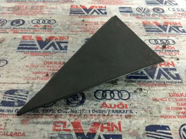 8D5853273C | Audi A4 Arka Kapı Cam Çıtası VAG