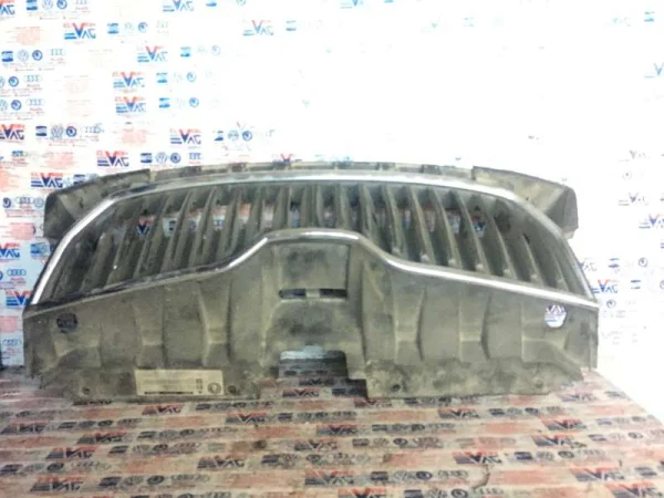 6V0853653 | Skoda Fabia Ön Panjur VAG