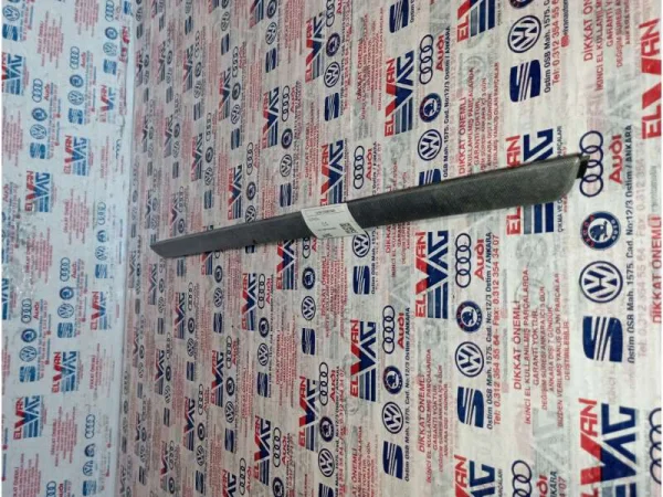 1K4867440 | Sağ Ön Kapı Kartonu Çıtası | VW Golf, Jetta VAG