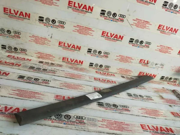 1M0853536C | Sağ Arka Kapı Çıtası VAG