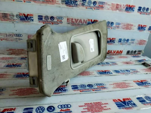 3C0868417F | VW Passat Sol Üst Direk Kaplaması VAG