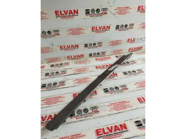 3C1857212 | Göğüs Üst Kaplaması VAG