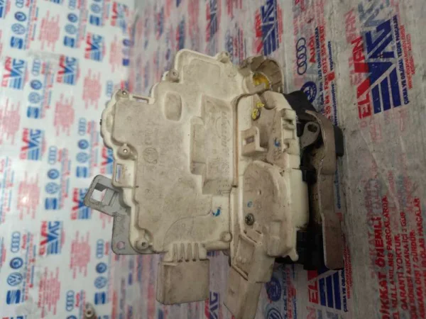 4F0839016A | Audi A6 Arka Sağ Kapı Kilidi VAG