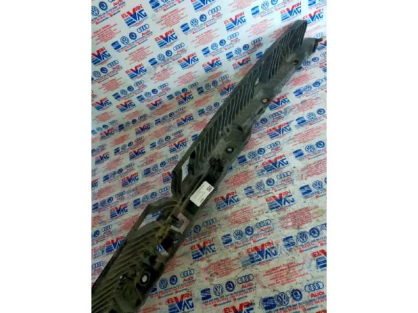 5NA807863 | VW Tiguan Arka Tampon Orta Braketi VAG