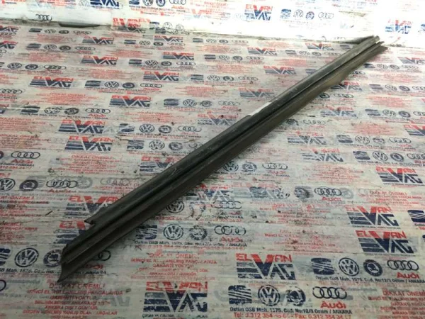 6Q4837472B | VW Polo Sağ Ön Kapı İç Sıyırıcı Fitili VAG