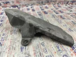 6R1864775 | Ayak Dinlendirme Braketi | VW Jetta, Polo - Seat Ibiza, Toledo - Skoda Fabia, Rapid - 1