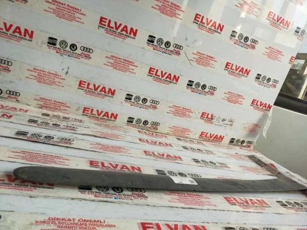 6L4853536B | Arka Sağ Kapı Çıtası VAG
