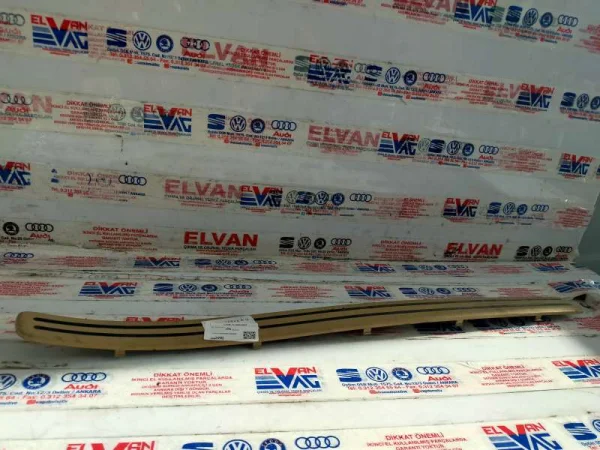 7L0853656 | İç Marşpiyel Kaplaması VAG