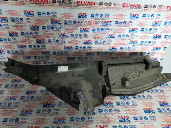 8U0867767 | Sol Arka İç Direk Kaplaması | Audi Q3, RS Q3 VAG