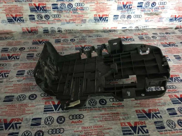 8P0907368B | Konfor Beyin Tutucusu | VW Golf - Audi A3 VAG